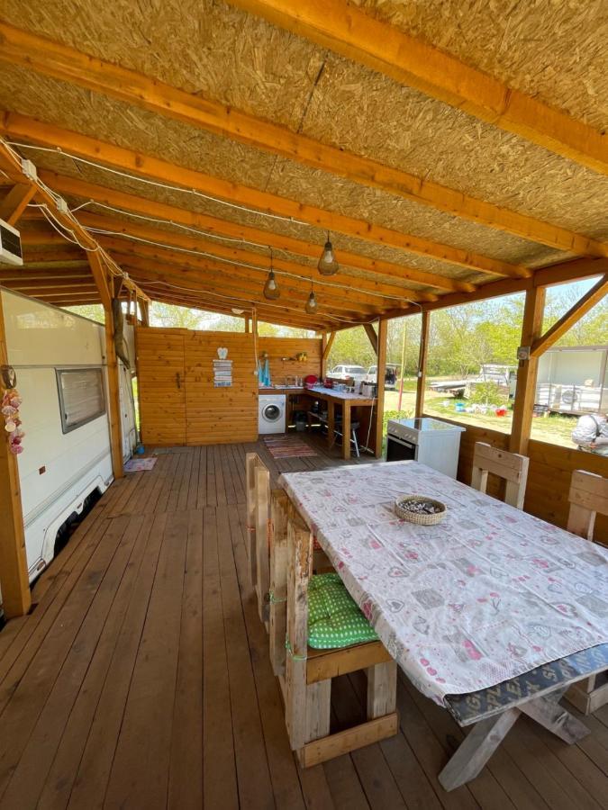 Sea Caravan On The Campingplatz Kiten (Burgas)