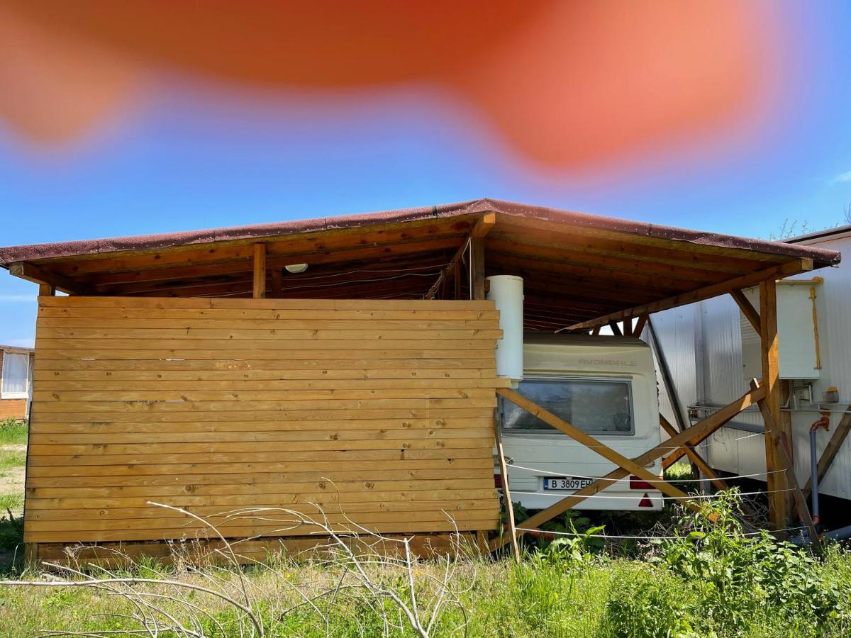 Sea Caravan On The Campingplatz Kiten (Burgas)